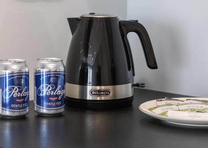 Westin House By Renters Aparthotel